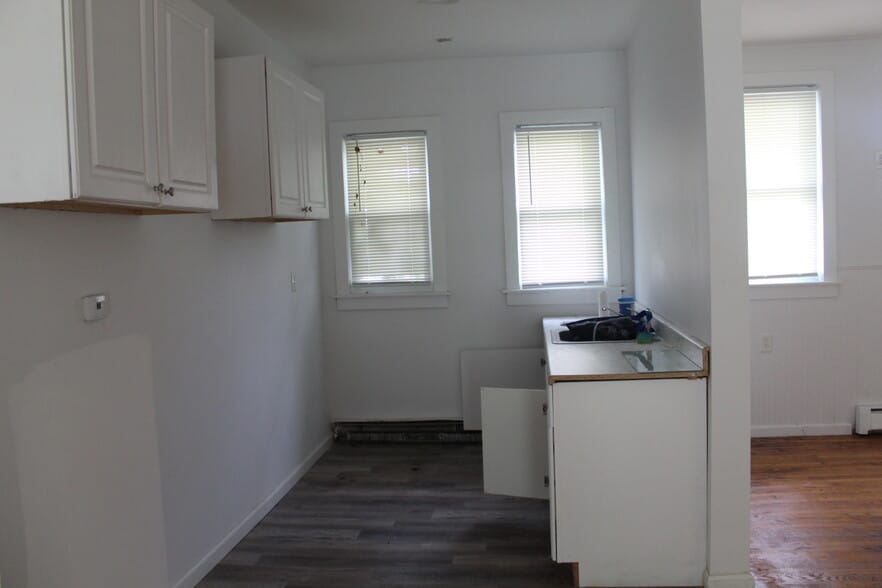 More Photos Of 642-650 N Liberty Dr, Tomkins Cove Office For Lease