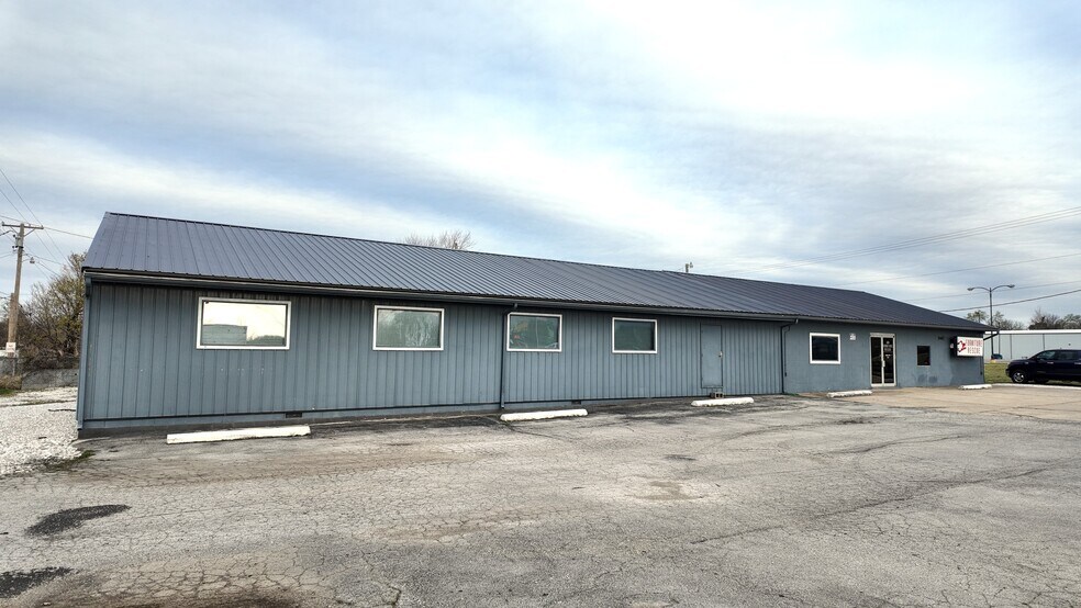 More Photos Of 5467 N Main St, Joplin Freestanding For Sale