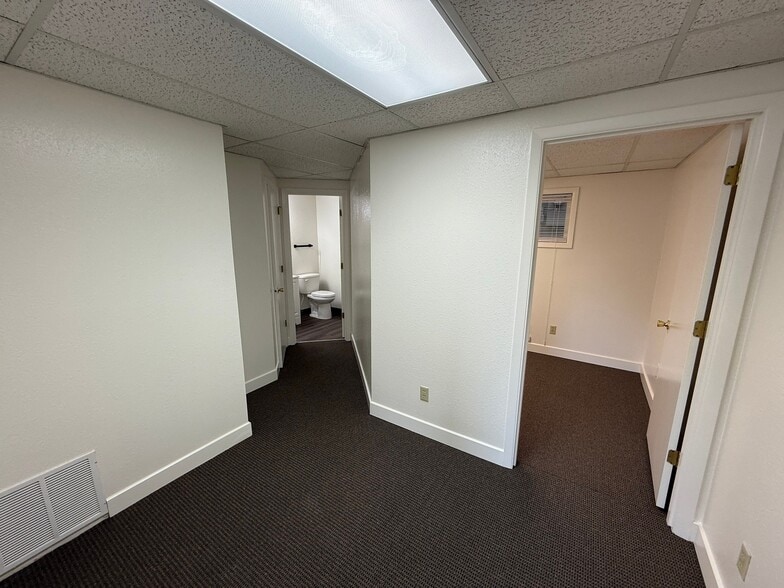 More Photos Of 1363-1367 Commercial St SE, Salem Office For Lease
