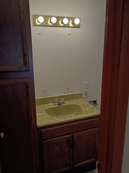 More Photos Of 315 Augusta Ave, Dekalb Apartments For Sale