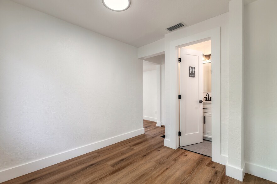 More Photos Of 306 Washington St, New Smyrna Beach Medical For Sale