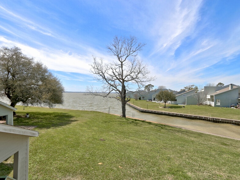 More Photos Of 100 Edgewater Dr, Livingston Apartments For Sale