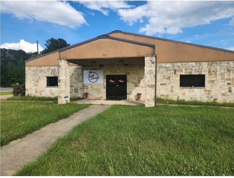 Primary Photo Of 909 University Pky, Leesville Industrial For Sale