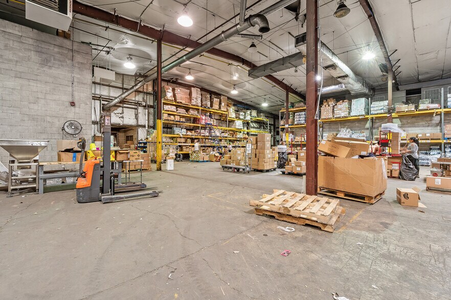 More Photos Of 555 Country Club Rd, Dallas Warehouse For Sale