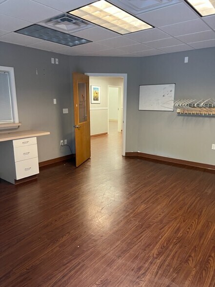 More Photos Of 1449 Old Waterbury Rd, Southbury Office For Sale