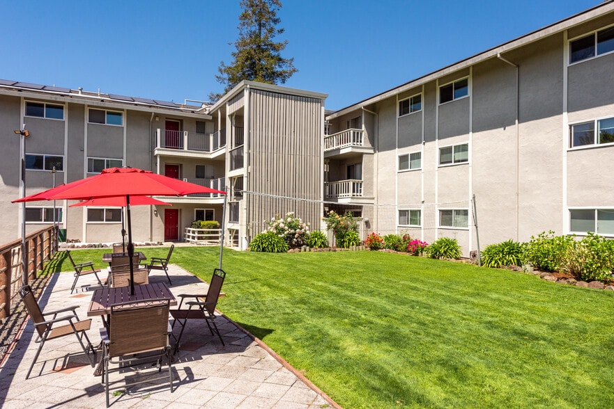 More Photos Of 8025 Beverly Dr, Rohnert Park Apartments For Sale