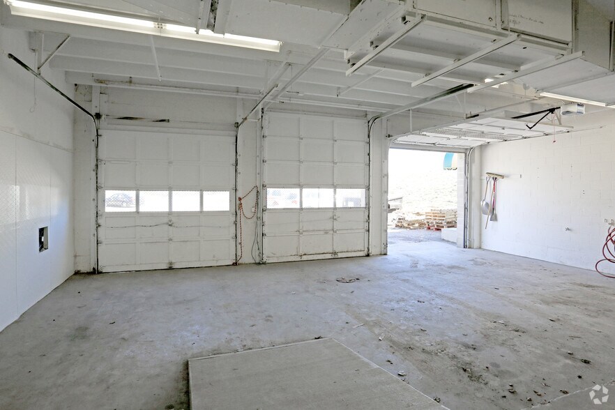 More Photos Of 4-16 Shady Oak Rd, Hopkins Unknown For Lease