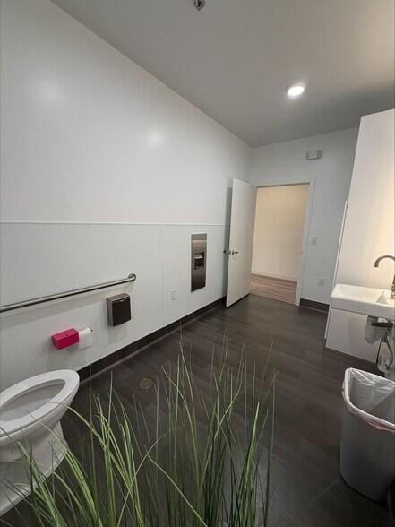 More Photos Of 8929 Madison Ave, Fair Oaks Freestanding For Lease