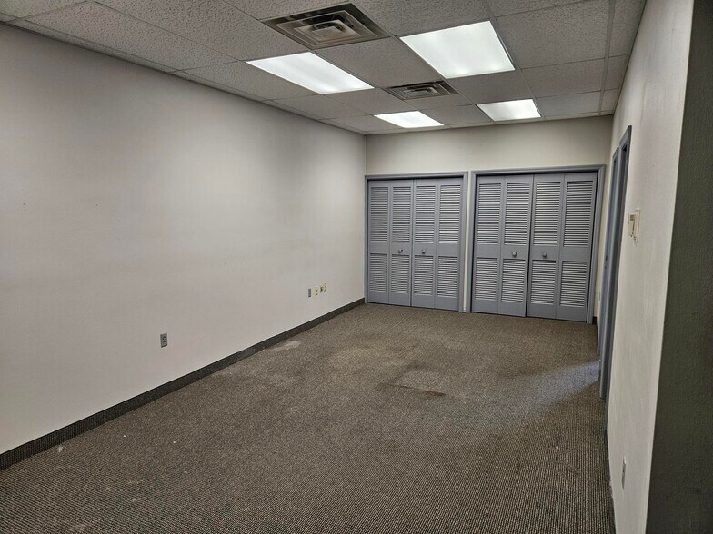 More Photos Of 1523 S Green River Rd, Evansville Office Residential For Lease