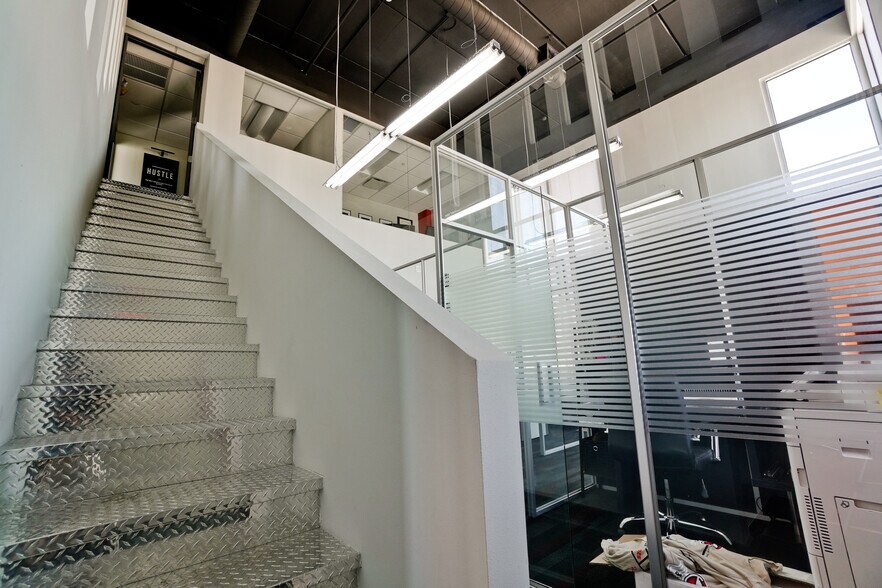 More Photos Of 2170 Main St, Sarasota Loft Creative Space For Sale