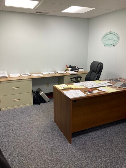 More Photos Of 3046 Industrial Blvd, Bethel Park Light Manufacturing For Lease