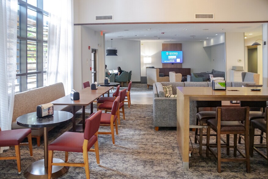 More Photos Of 7825 Davenport St, Omaha Hotel For Sale