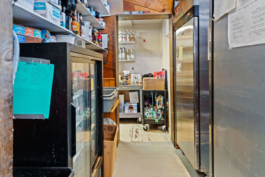 More Photos Of 6425 Pacific Ave, Cloverdale General Retail For Sale