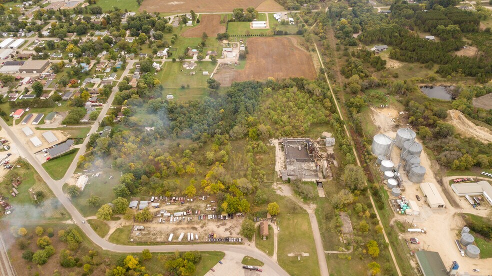 More Photos Of 445 Holton St, Sparta Warehouse For Lease