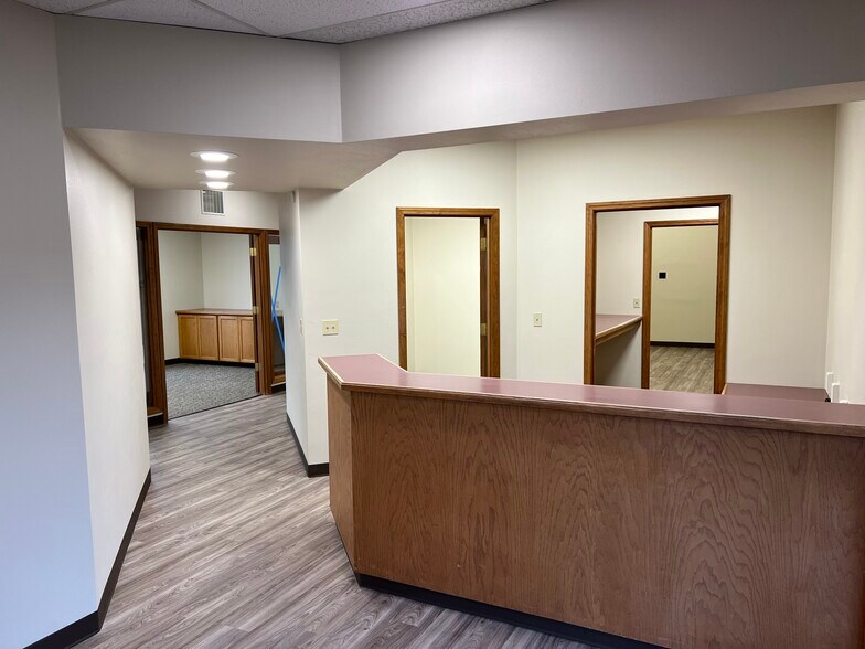 More Photos Of 1925 Bailey Hill Rd, Eugene Office For Lease