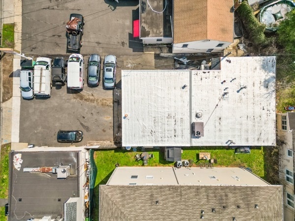 More Photos Of 305 S Michigan Ave, Kenilworth Industrial For Sale