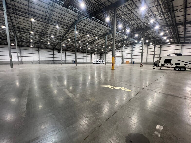 More Photos Of 555 W Park Rd, Leetsdale Warehouse For Lease