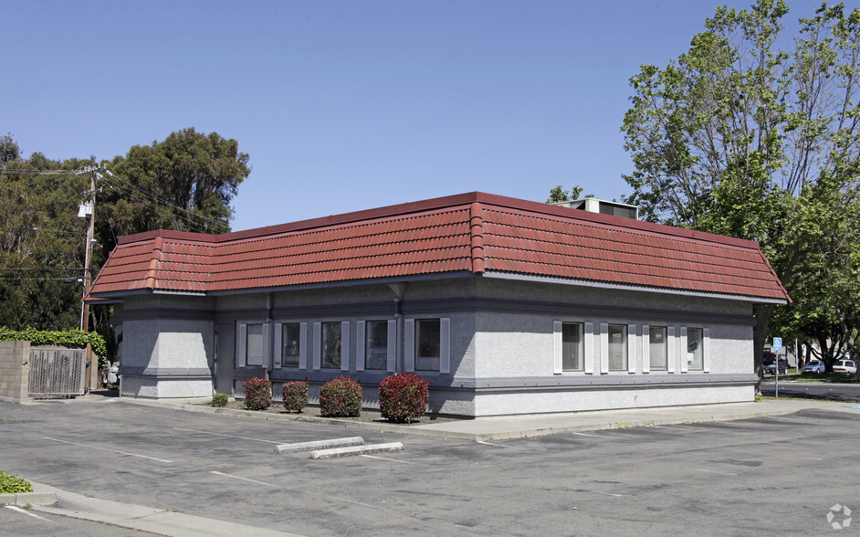 Primary Photo Of 2294 Industrial Pky W, Hayward Restaurant For Lease