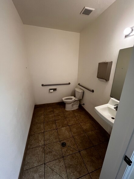 More Photos Of 1491 W 500 N, Lindon Warehouse For Sale