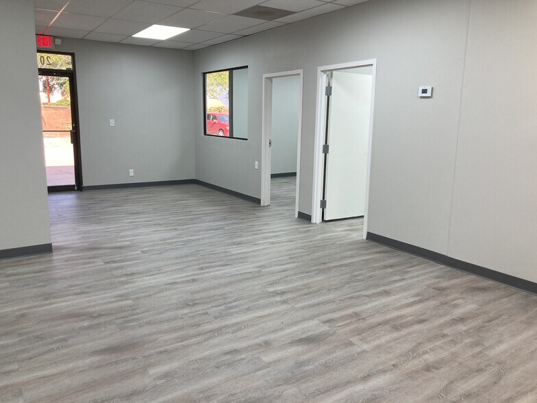 More Photos Of 1400 S Marietta Pky SE, Marietta Warehouse For Lease