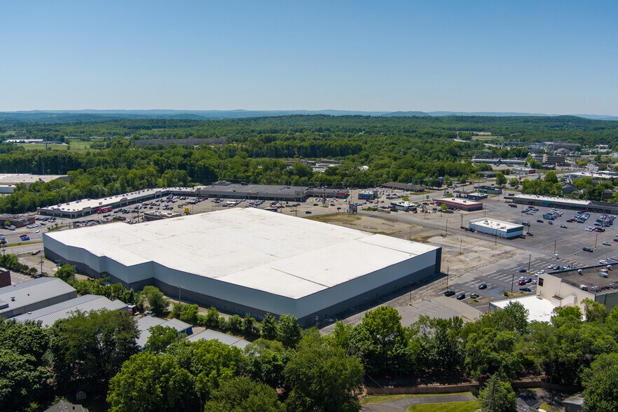 More Photos Of 102 Dolson Ave, Middletown Distribution For Lease