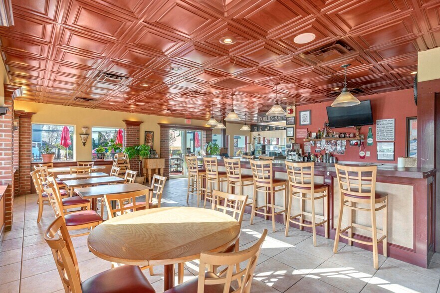 More Photos Of 76 E Pulaski Rd, Huntington Station Fast Food For Sale