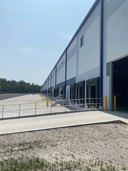 More Photos Of 600 Curtis Saunders Ct, Chesapeake Distribution For Lease