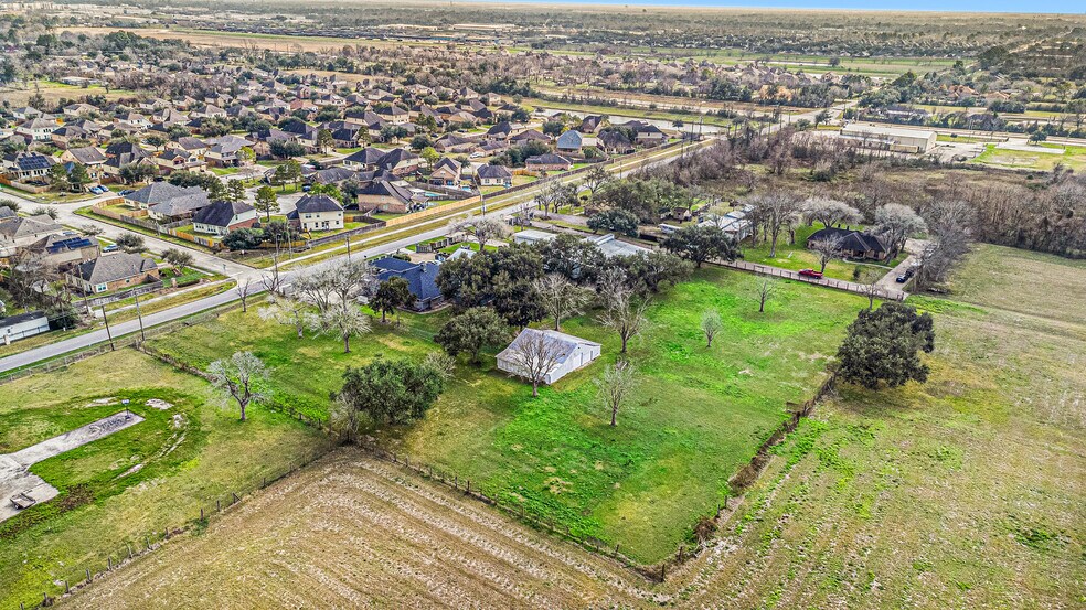 More Photos Of 1454 Oday Rd, Pearland Light Manufacturing For Sale