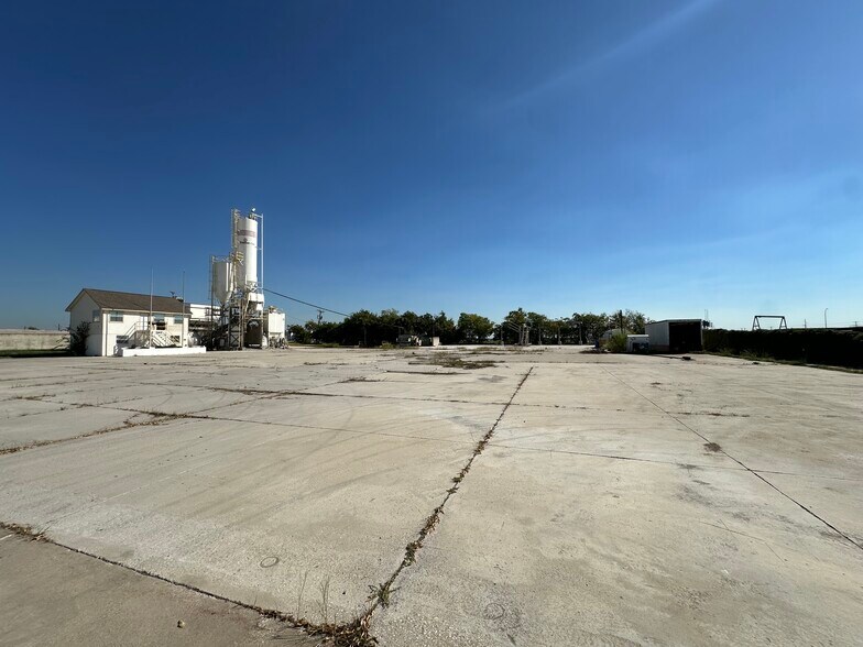 More Photos Of 2901 Highway 114, Fort Worth Truck Terminal For Lease