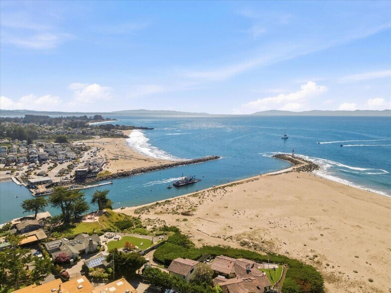 More Photos Of 171 Marine Parade, Santa Cruz Apartments For Sale