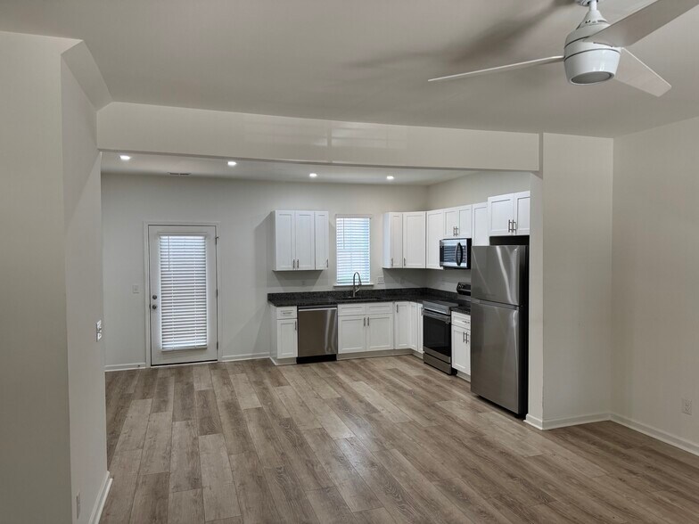 More Photos Of 517 Deerwood St, Columbia Apartments For Sale