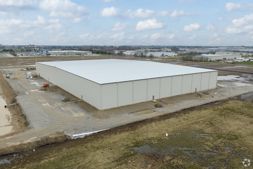 More Photos Of 134 E Woodgate Dr, Bowling Green Distribution For Sale