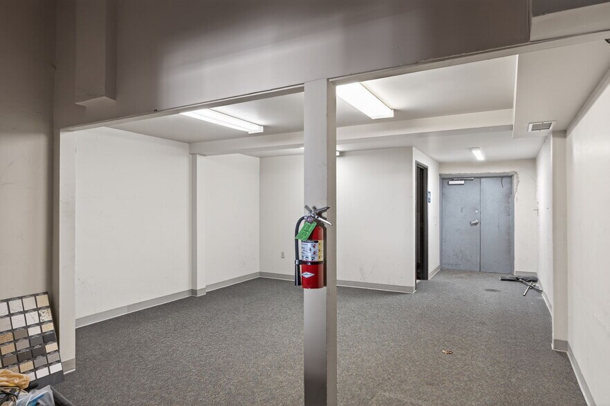 More Photos Of 948 E Main St, Santa Paula Bank For Sale