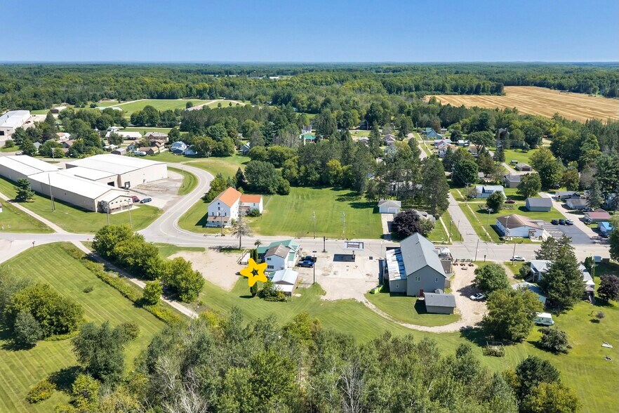 More Photos Of 621 Bissell St, White Lake Restaurant For Sale
