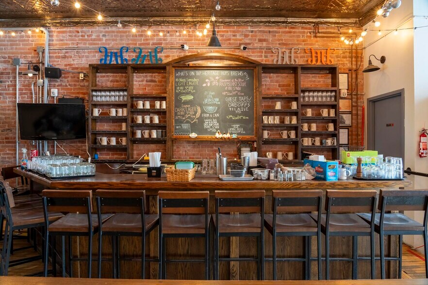 More Photos Of 21 Market Pl, Stratford Storefront Retail Residential For Sale