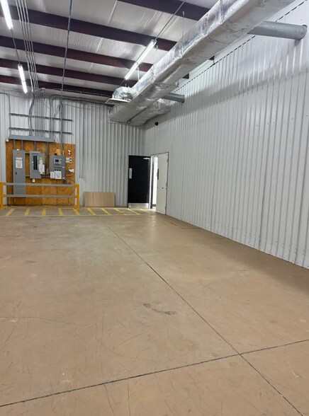 More Photos Of 8715 3rd Street Rd, Louisville Freestanding For Lease