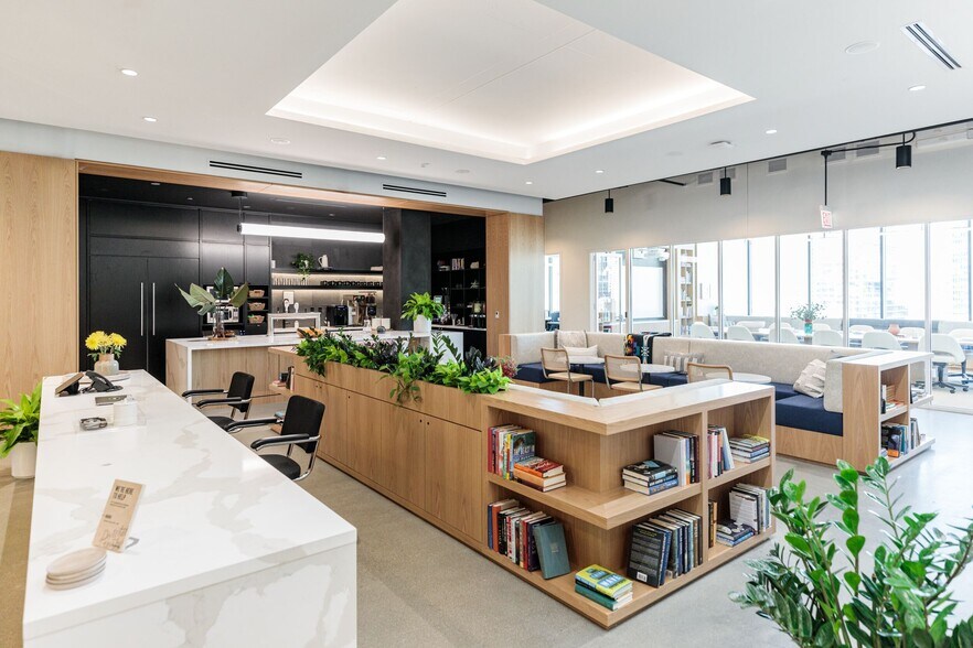 More Photos Of 448 N LaSalle Dr, Chicago Office For Lease