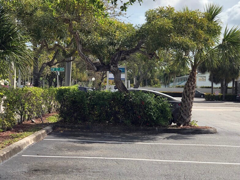 More Photos Of 3200-3226 W Hillsboro Blvd, Deerfield Beach Storefront For Lease
