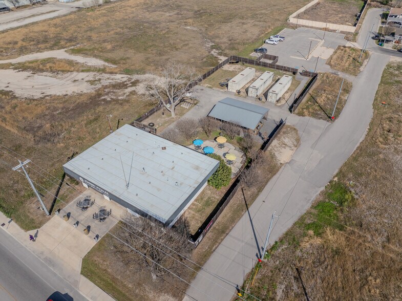 More Photos Of 1711 N Austin St, Seguin Showroom For Sale