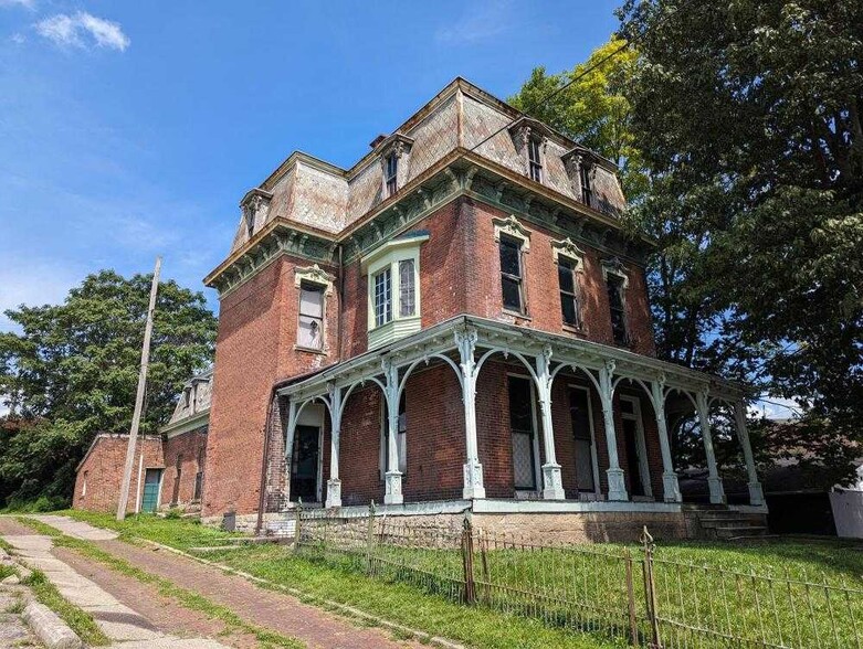 Primary Photo Of 411 S Limestone St, Springfield Apartments For Sale