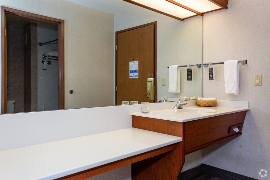 More Photos Of 3304 Market St NE, Salem Hotel For Sale