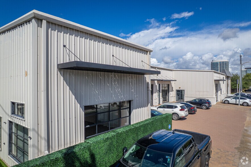 More Photos Of 3330 Audley St, Houston Storefront Retail Office For Sale