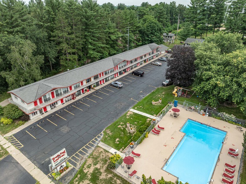 More Photos Of 1116 Broadway, Wisconsin Dells Hotel For Sale