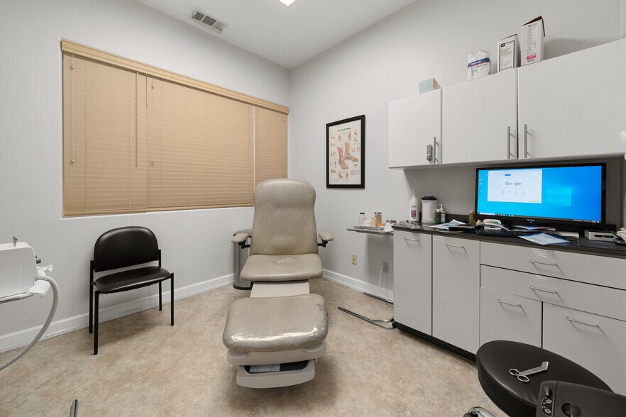 More Photos Of 71-75 N Main St, Templeton Office For Lease