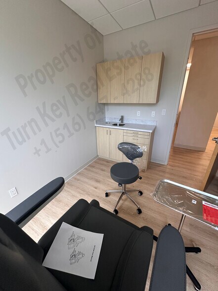 More Photos Of 1000 Northern Blvd, Great Neck Medical For Lease