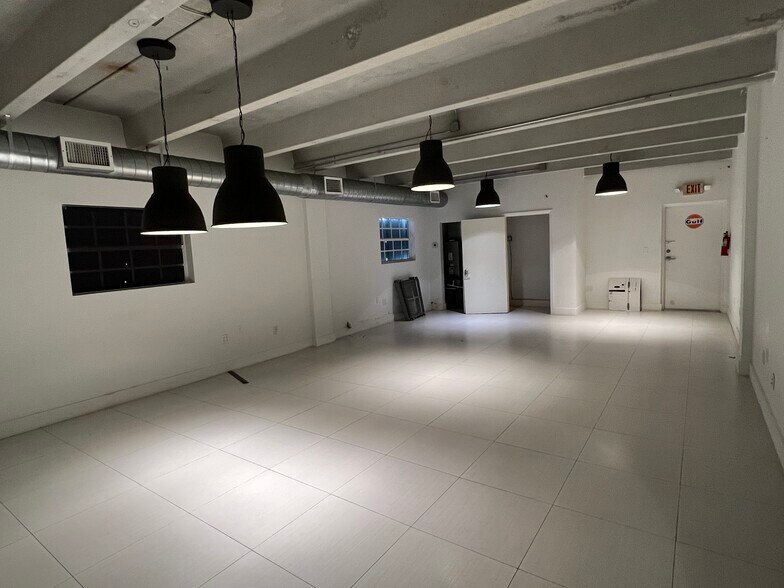 More Photos Of 2340 NW 7th Pl, Miami Warehouse For Lease