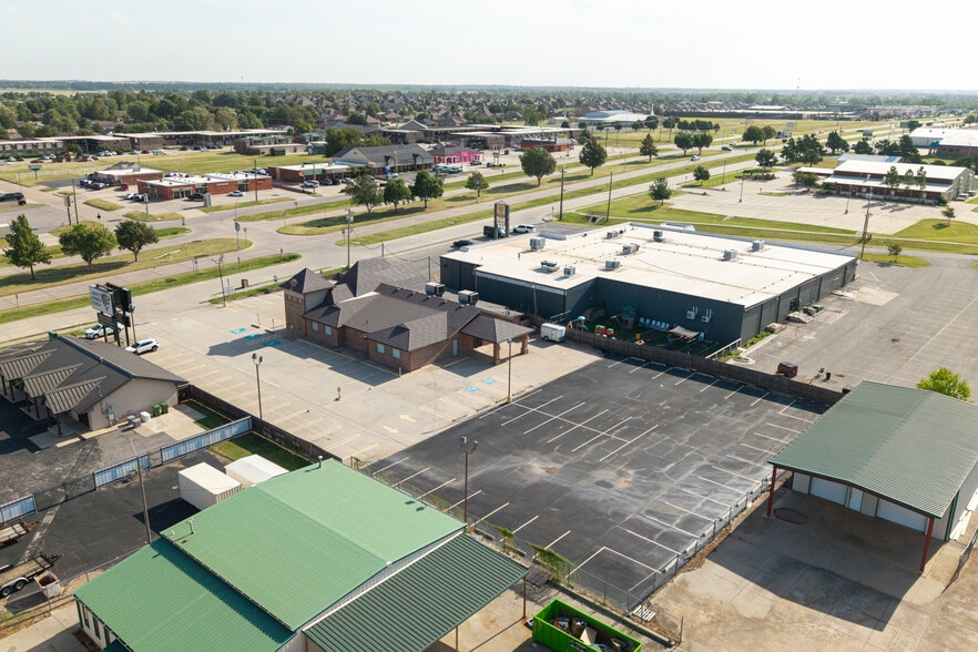 More Photos Of 450 E Main St, Yukon Religious Facility For Sale