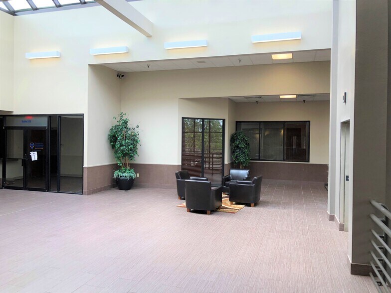 More Photos Of 5745 Essen Ln, Baton Rouge Office For Lease