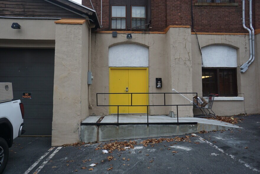 More Photos Of 540-534 Pawling Ave, Troy Freestanding For Lease