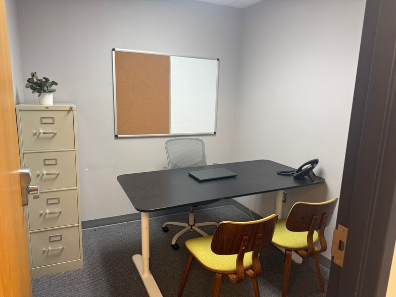More Photos Of 1829 New Holland Rd, Reading Office For Sale